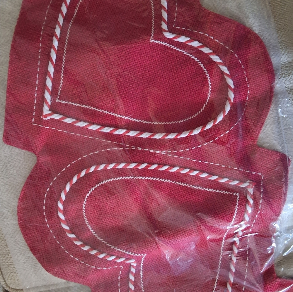 NWT CYNTHIA ROWLEY Red Hearts Table Runner - Picture 9 of 9